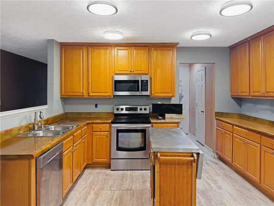 515 Rock Lake View, Atlanta, GA 30349 - Image #2