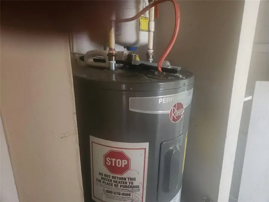 1586 Mary George Avenue Nw, Atlanta, GA 30318 - Image #2