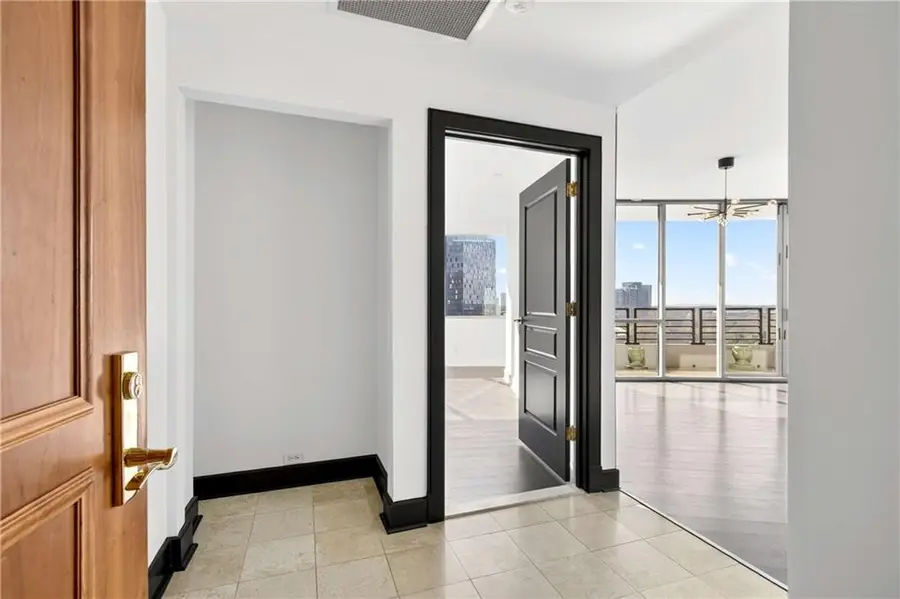 700 Park Regency Place Ne #2104, Atlanta, GA 30326 - Image #2