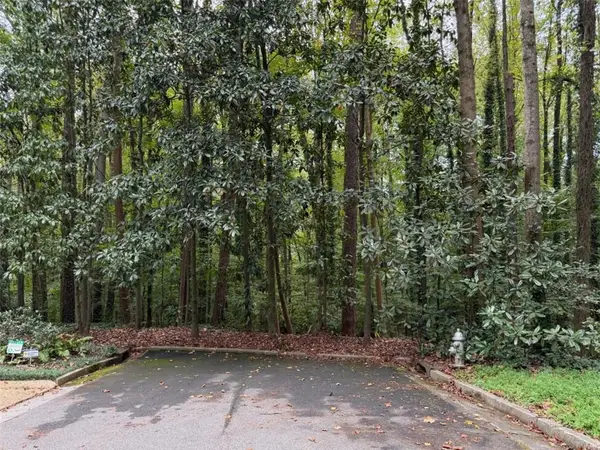 1095 Nawench Road, Atlanta, GA 30327