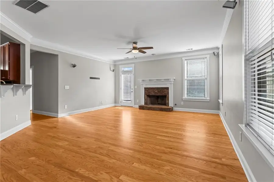 2043 Village Crest Drive Nw, Atlanta, GA 30318 - Image #3