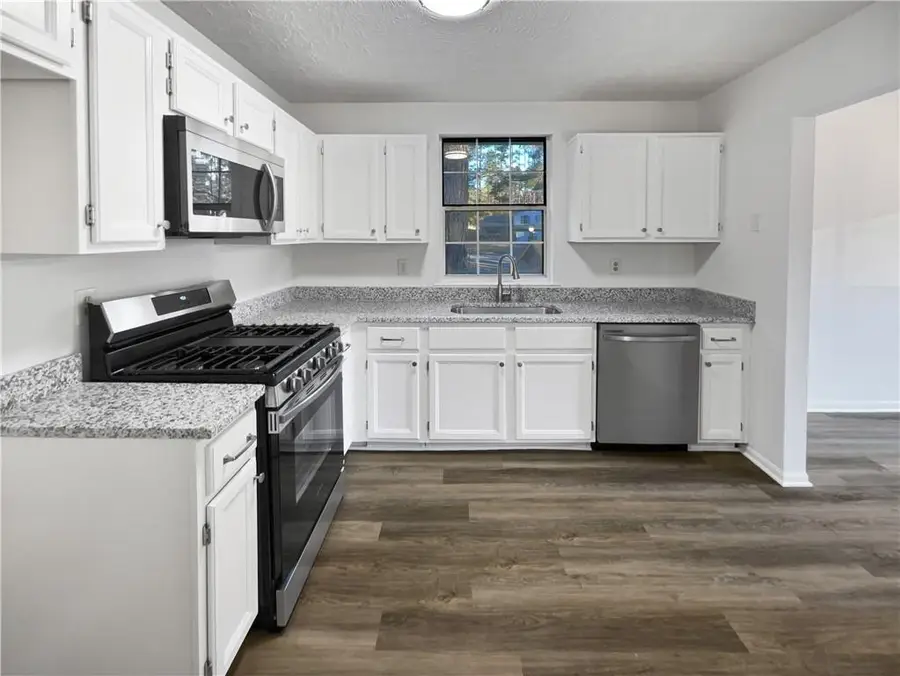 587 Tarragon Way Sw, Atlanta, GA 30331 - Image #2