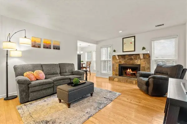 1009 Lake Pointe Circle, Roswell, GA 30075