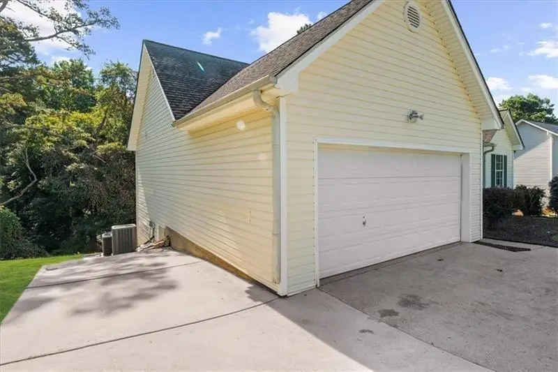 4827 Daintree Court, Flowery Branch, GA 30542 - Image #3