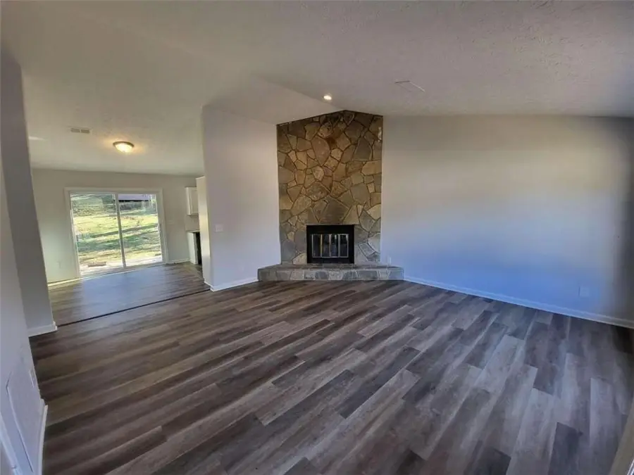 915 Fox Valley Court, Stone Mountain, GA 30088 - Image #3