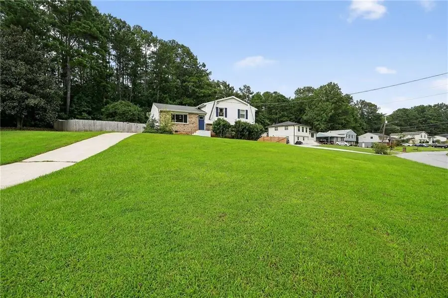 624 Village Lane Drive Sw, Marietta, GA 30060 - Image #2