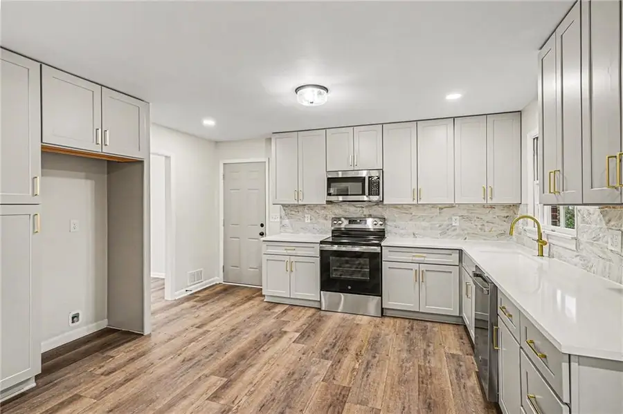 61 Barrett Circle Se, Marietta, GA 30060 - Image #2