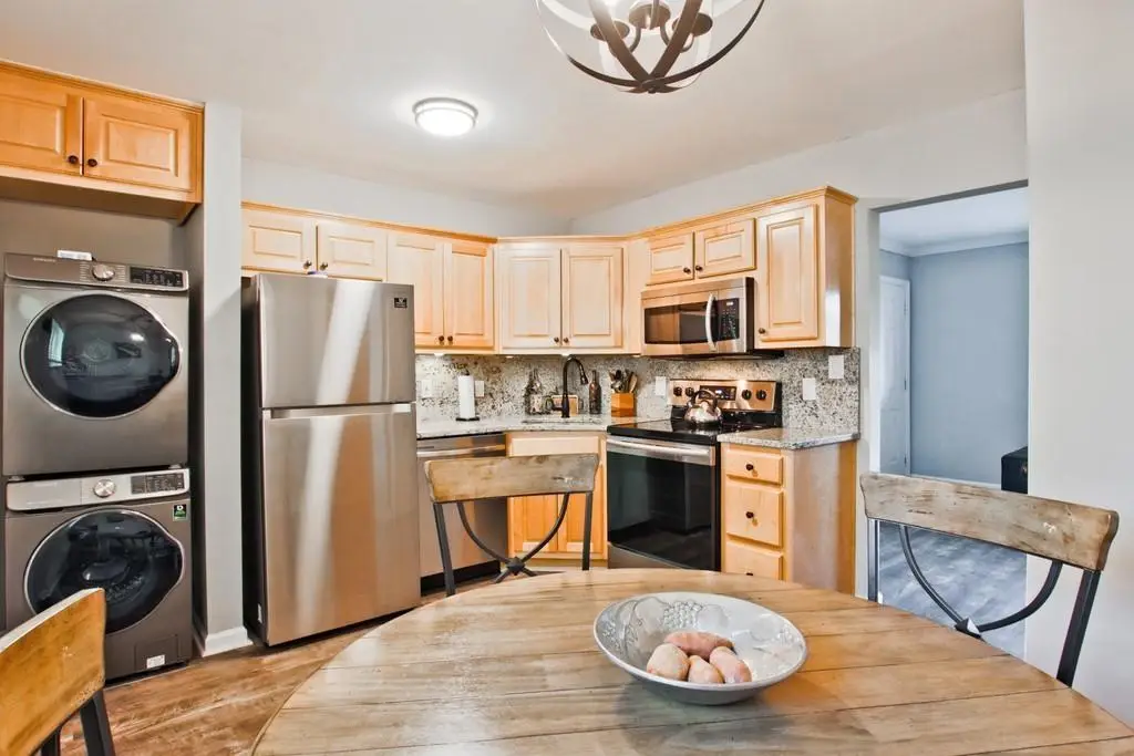 315 Hilderbrand Drive #C7, Sandy Springs, GA 30328 - Image #1