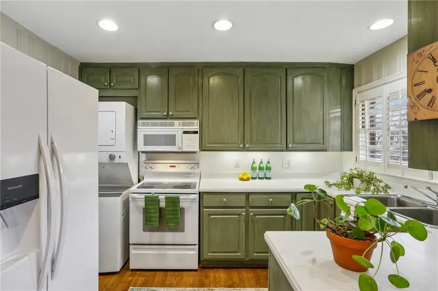 2556 Defoors Ferry Road Nw, Atlanta, GA 30318 - #2