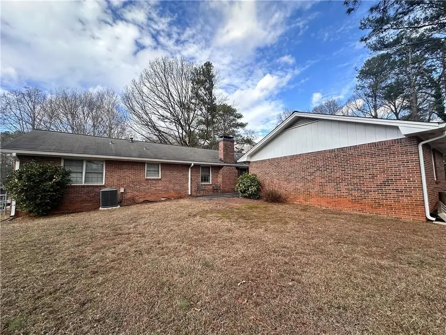3916 White Oak Lane Sw, Lilburn, GA 30047 - Image #2
