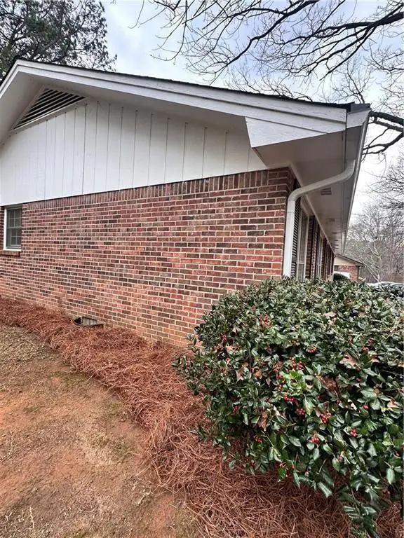 3916 White Oak Lane Sw, Lilburn, GA 30047 - Image #3