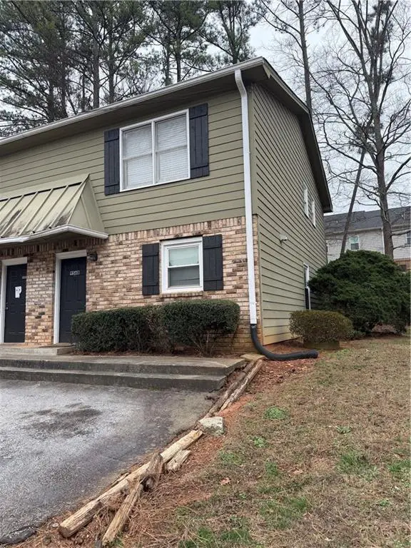 956 Six Oaks Circle #B, Norcross, GA 30093 - Image #2