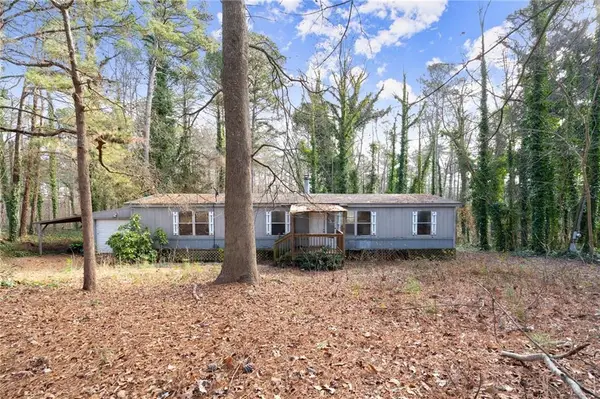 5160 E Holiday Court Se, Acworth, GA 30102