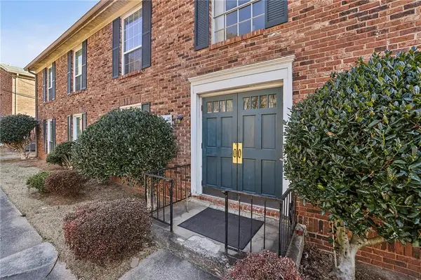 5544 Kingsport Drive Ne #25, Atlanta, GA 30342