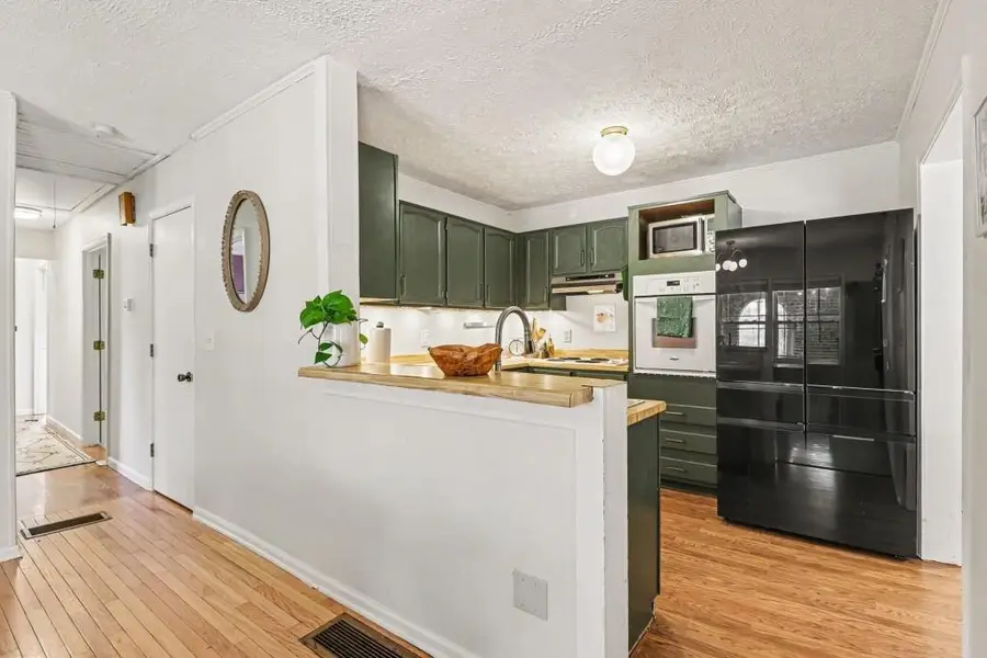 409 Cole Drive Sw, Lilburn, GA 30047 - Image #3