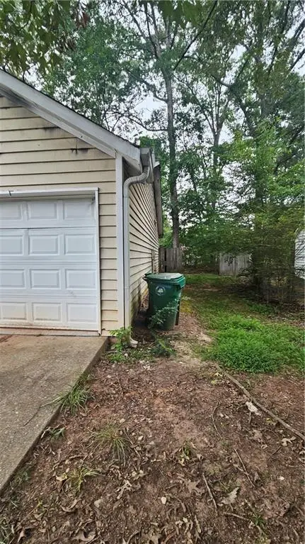 854 Greenhedge Drive, Stone Mountain, GA 30088 - Image #3