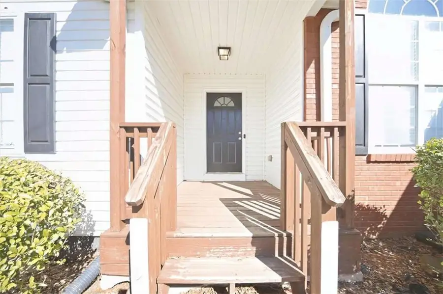 232 Cambridge Dr, Loganville, GA 30052 - #3