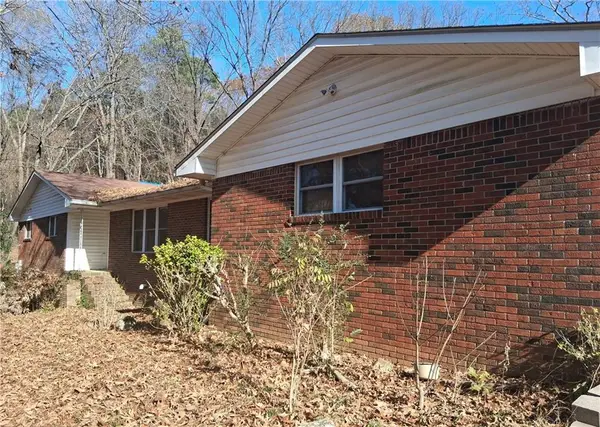 733 Chateau Dr, Silver Creek, GA 30173