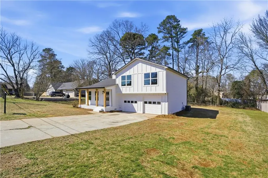 1421 Willow Bend Dr, Snellville, GA 30078 - #2