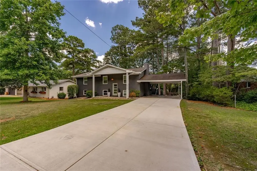 677 Hillandale Circle Sw, Marietta, GA 30064 - #2