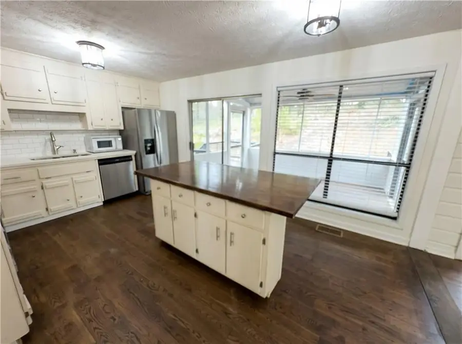 124 Creekview Drive, Woodstock, GA 30188 - #2