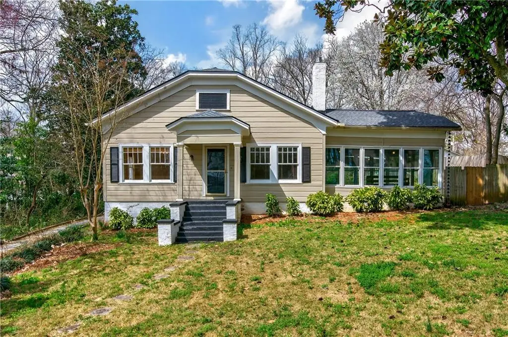 304 E Jackson Street, Buford, GA 30518 - #1