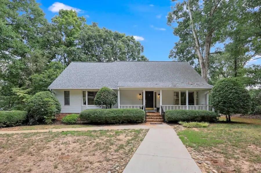 2585 Bridgewater Circle, Gainesville, GA 30506 - #2