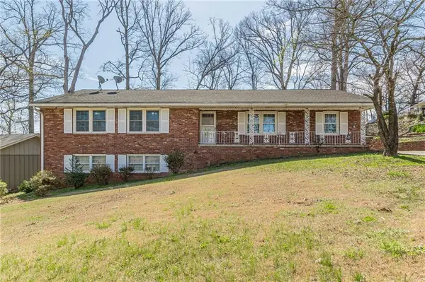 2110 Lavista Circle, Hapeville, GA 30354