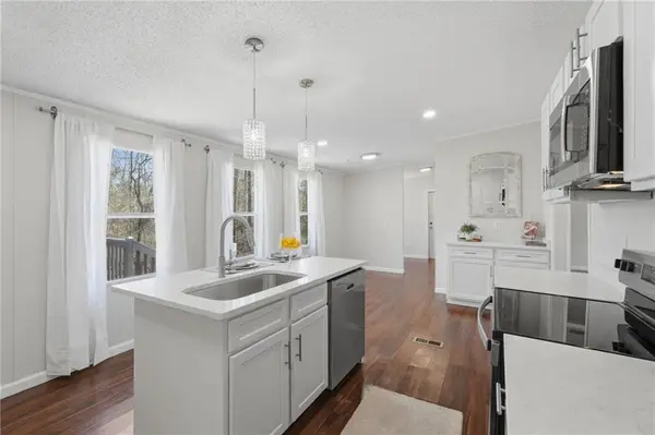 67 Forest Lake Circle Road, Pendergrass, GA 30567