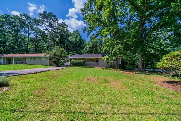 3904 W Hilda Circle, Decatur, GA 30035