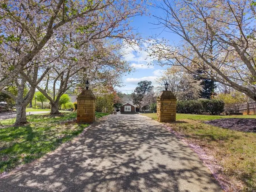 9230 Four Mile Creek Road, Gainesville, GA 30506 - #2