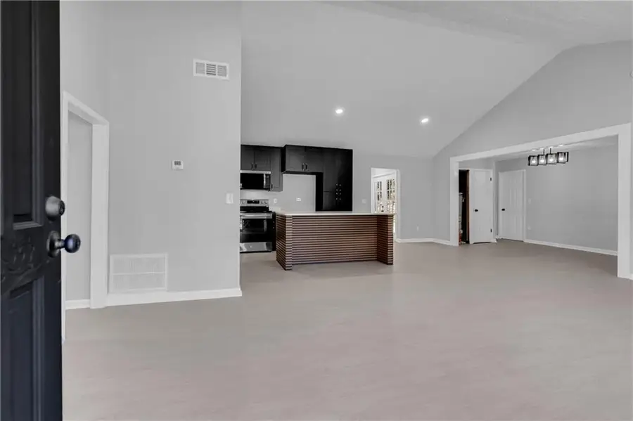 6807 Shangrila Way, Riverdale, GA 30296 - #3