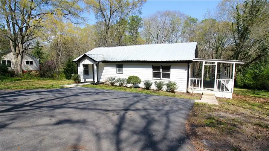 899 E Doyle Street, Toccoa, GA 30577 - #3