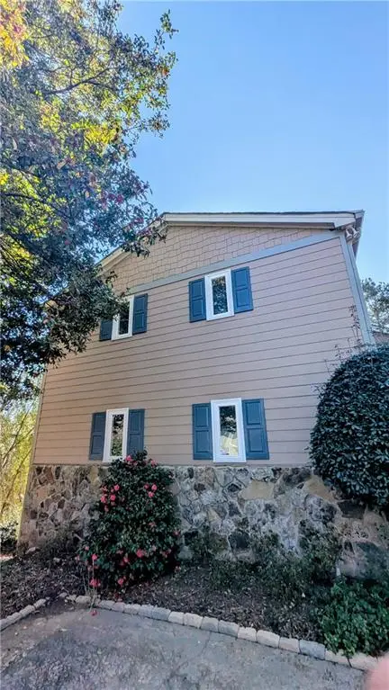 145 Kinross Court, Roswell, GA 30076