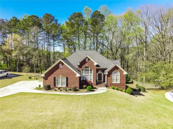 909 Old Barker Place, Loganville, GA 30052