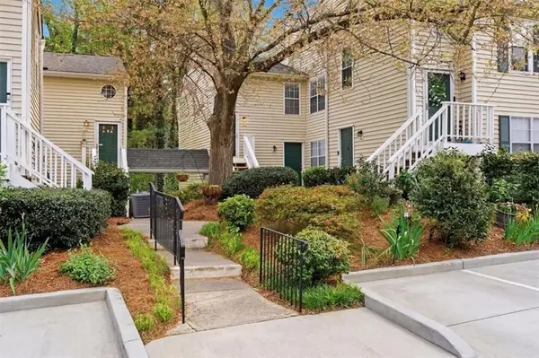 307 Glenleaf Dr, Peachtree Corners, GA 30092