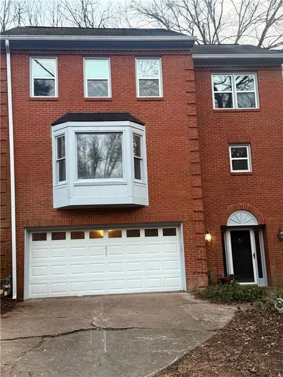 255 Dunwoody Creek Circle, Atlanta, GA 30350