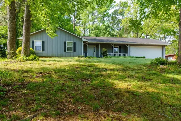 20 Lakeside Drive, Ellenwood, GA 30294