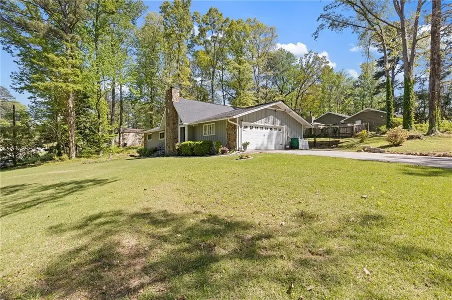 5097 Rock Glen Drive, Stone Mountain, GA 30088 - #2