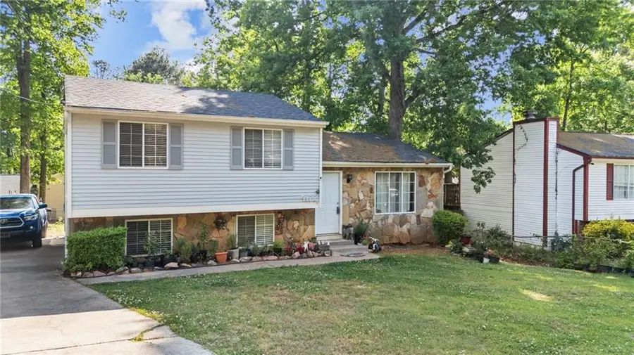 5172 Scarbrough Trail W, Stone Mountain, GA 30088 - #2