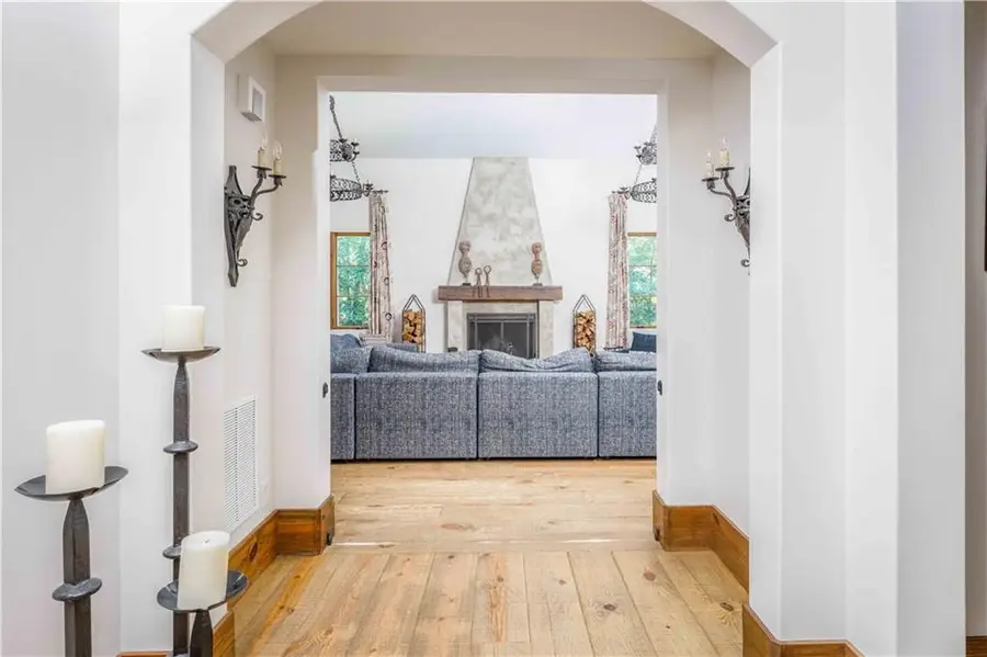 3118 W Roxboro Road Ne, Atlanta, GA 30324 - #2