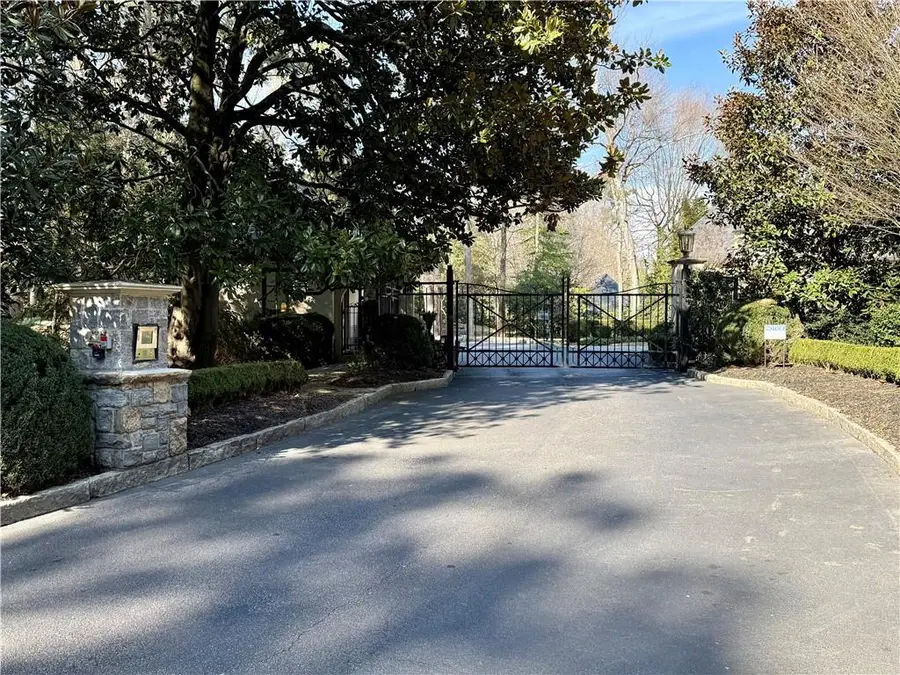 675 W Paces Ferry Unit#10 Road Nw, Atlanta, GA 30327 - #2