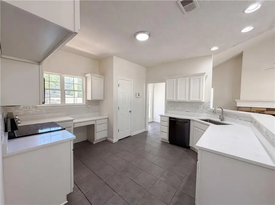 130 White Acres Drive, Stockbridge, GA 30281 - #2