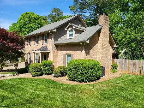 210 Wickerberry Hollow, Roswell, GA 30075