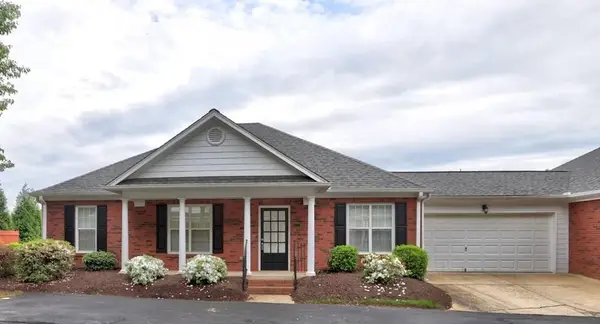 512 Courtyard Way, Woodstock, GA 30189