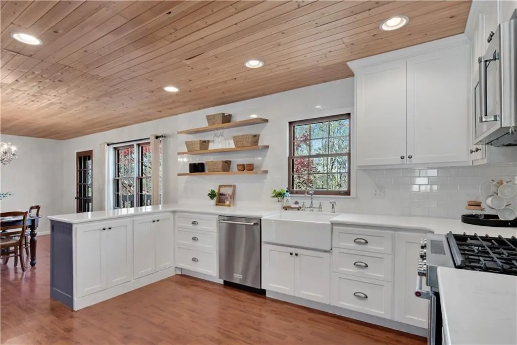 126 East Lake Drive, Roswell, GA 30075 - #1