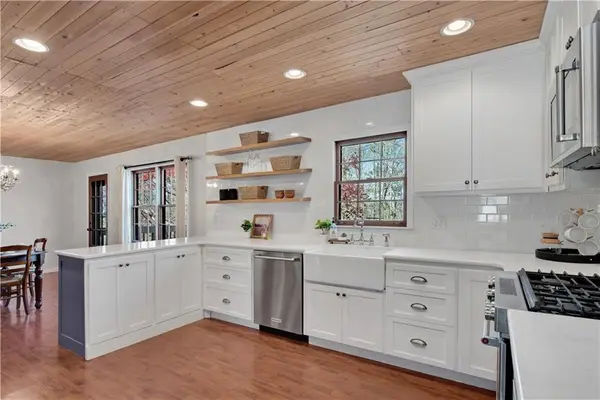 126 East Lake Drive, Roswell, GA 30075