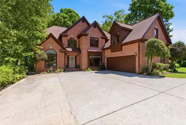 8575 Anchor On Lanier Court, Gainesville, GA 30506