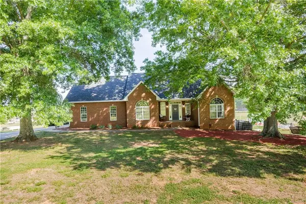75 W Ridgeway Road, Maysville, GA 30558