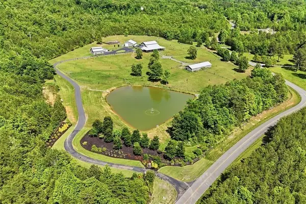445 E Valley Road Ne, Rydal, GA 30171
